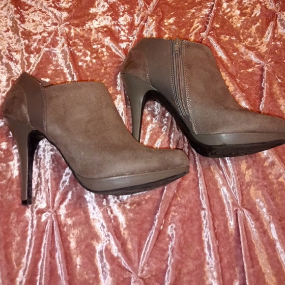 Boots - Picture 3 of 4